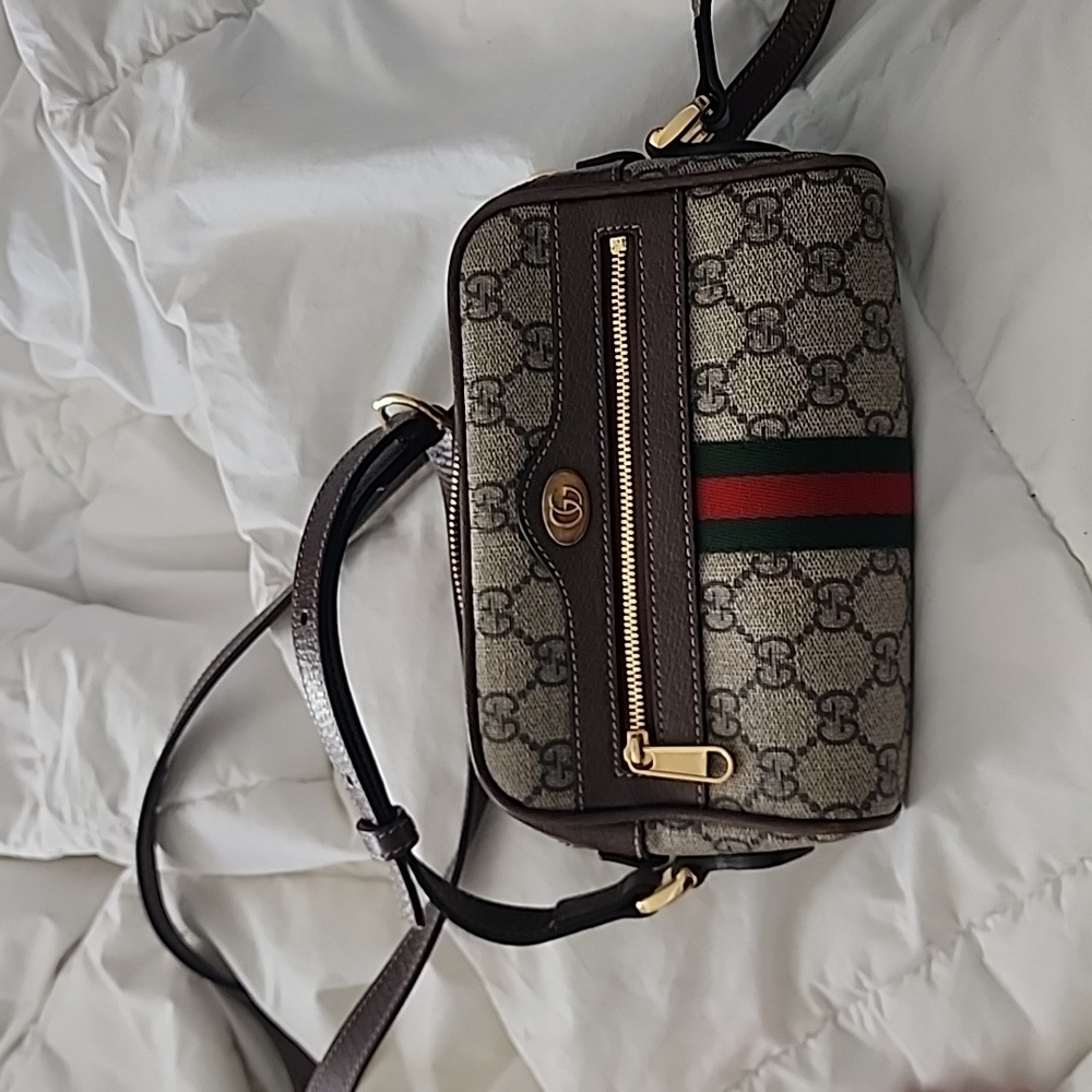 Authentic Gucci shoulder bag